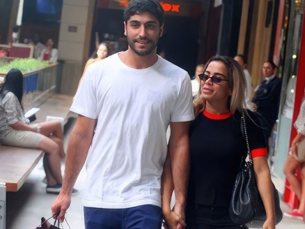 Anitta e Thiago Magalhanceo caminham